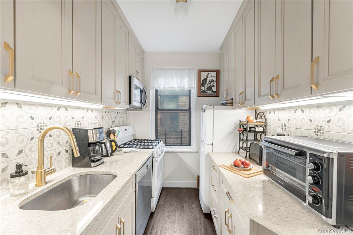 306 Mosholu Parkway S # 6K, Bronx, NY 10458