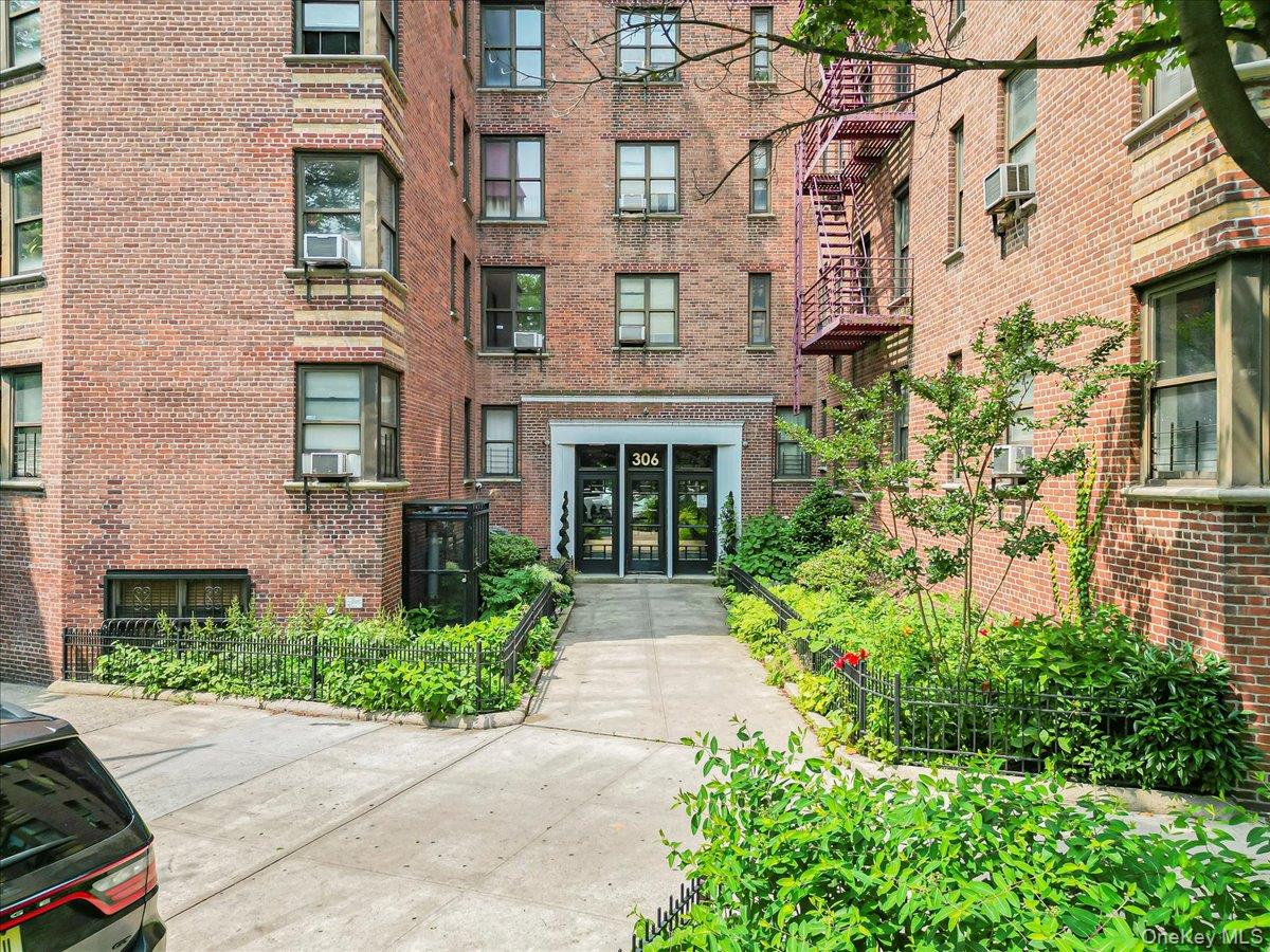 306 Mosholu Parkway S # 6K, Bronx, NY 10458