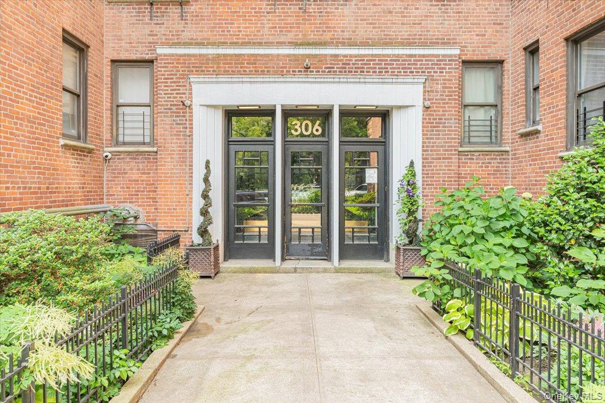 306 Mosholu Parkway S # 6K, Bronx, NY 10458