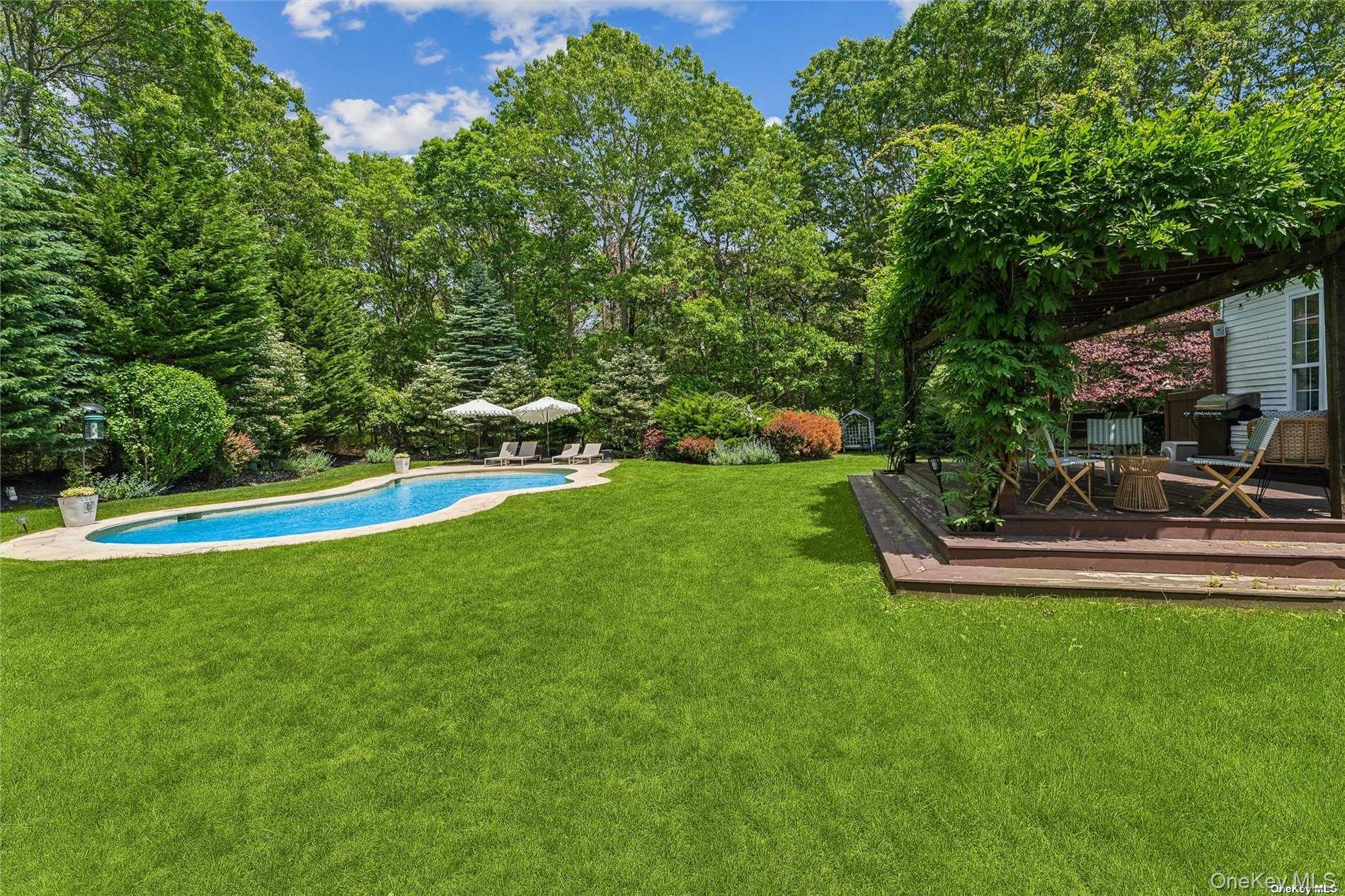 39 Hollow Lane, Westhampton, NY 11977