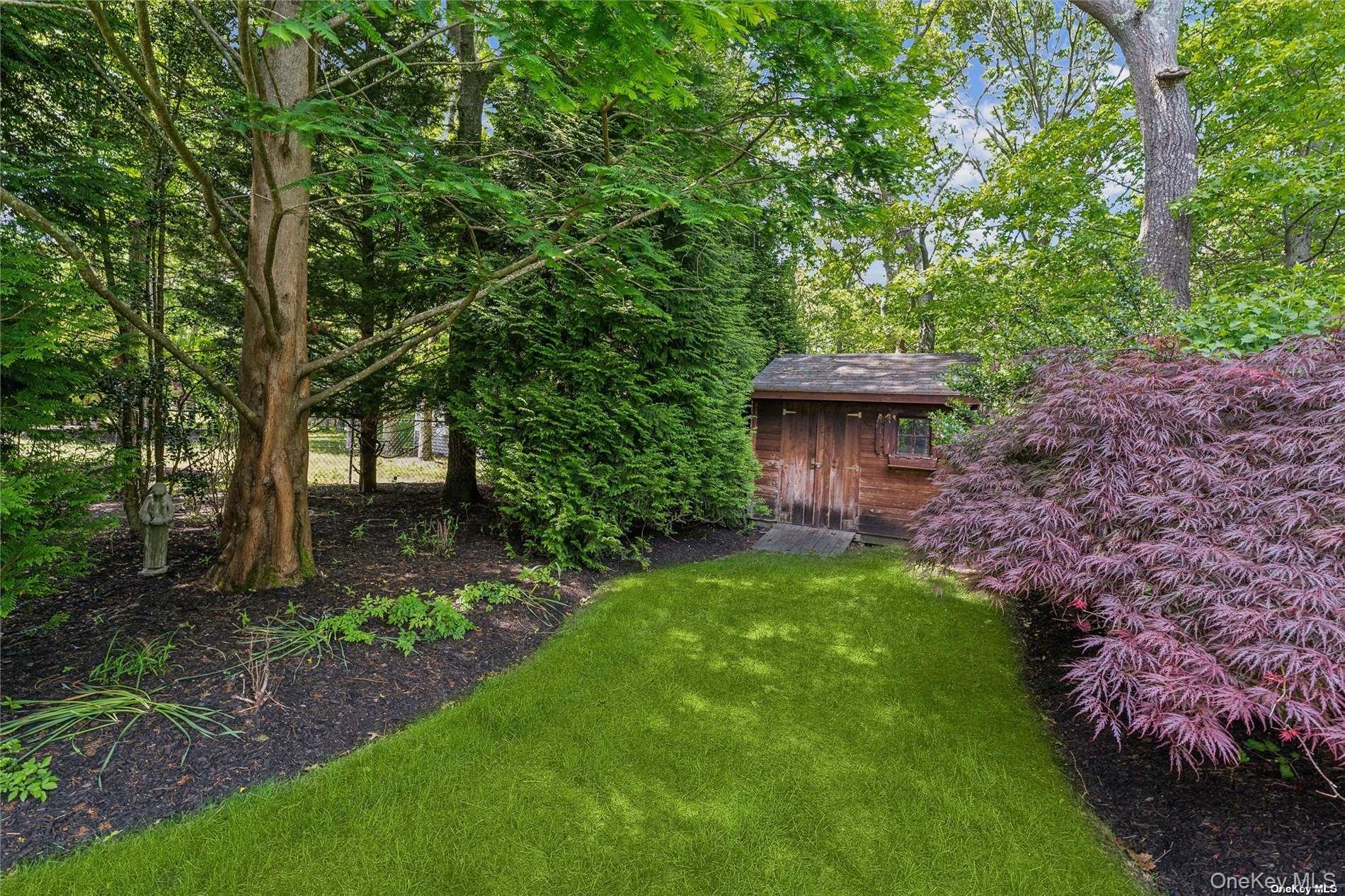 39 Hollow Lane, Westhampton, NY 11977