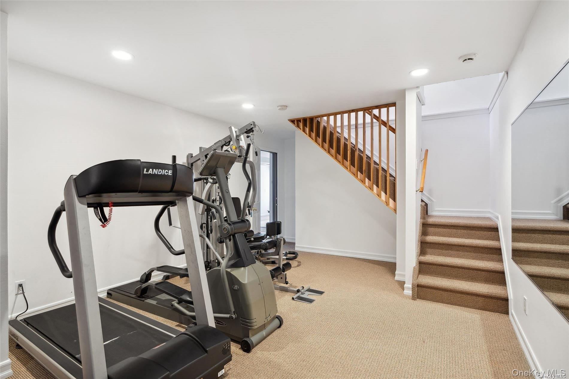 39 Hollow Lane, Westhampton, NY 11977