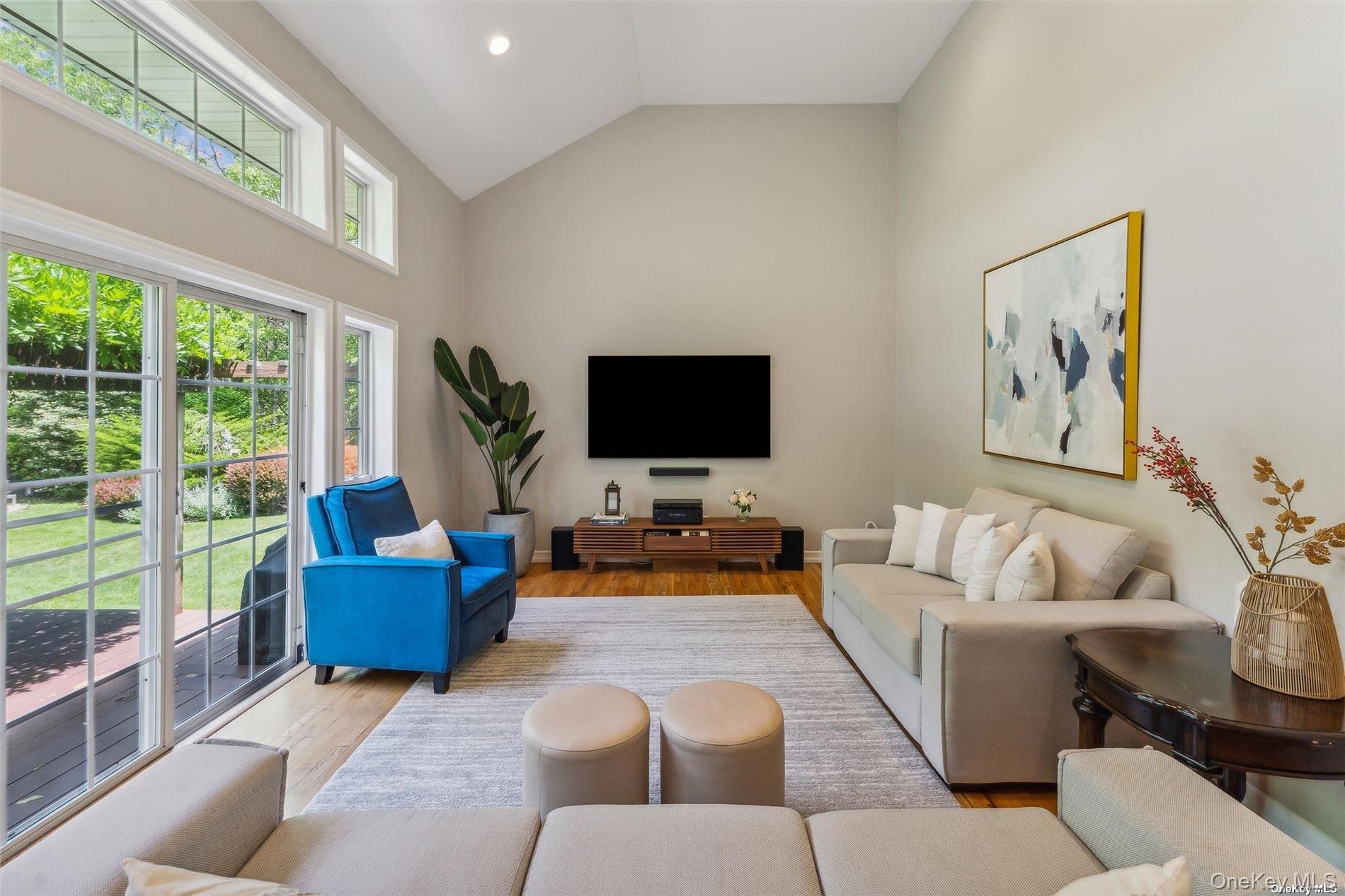 39 Hollow Lane, Westhampton, NY 11977