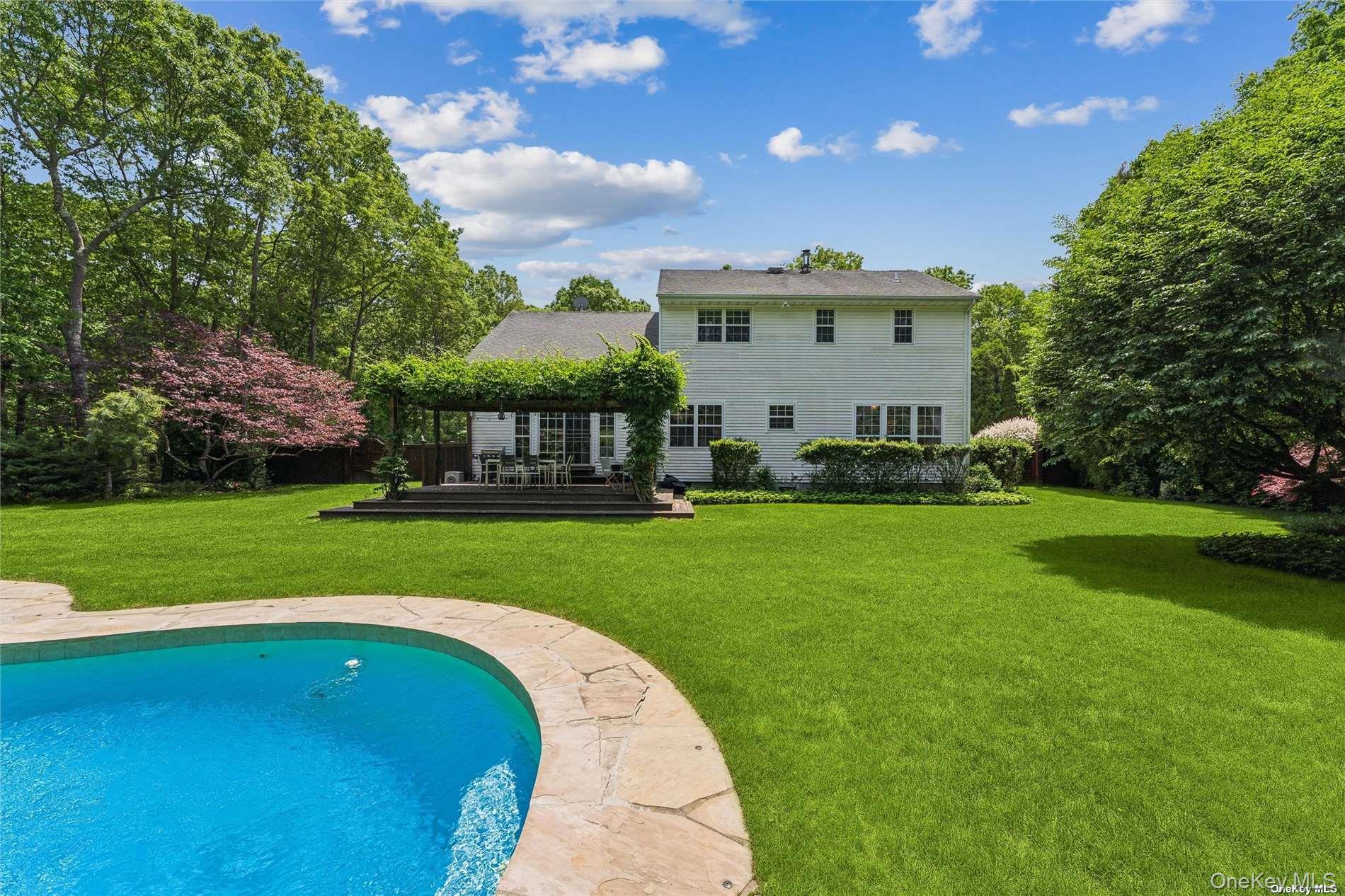 39 Hollow Lane, Westhampton, NY 11977