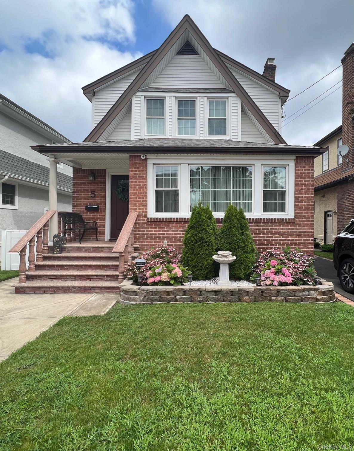 5 Lawrence Avenue, Lynbrook, NY 11563