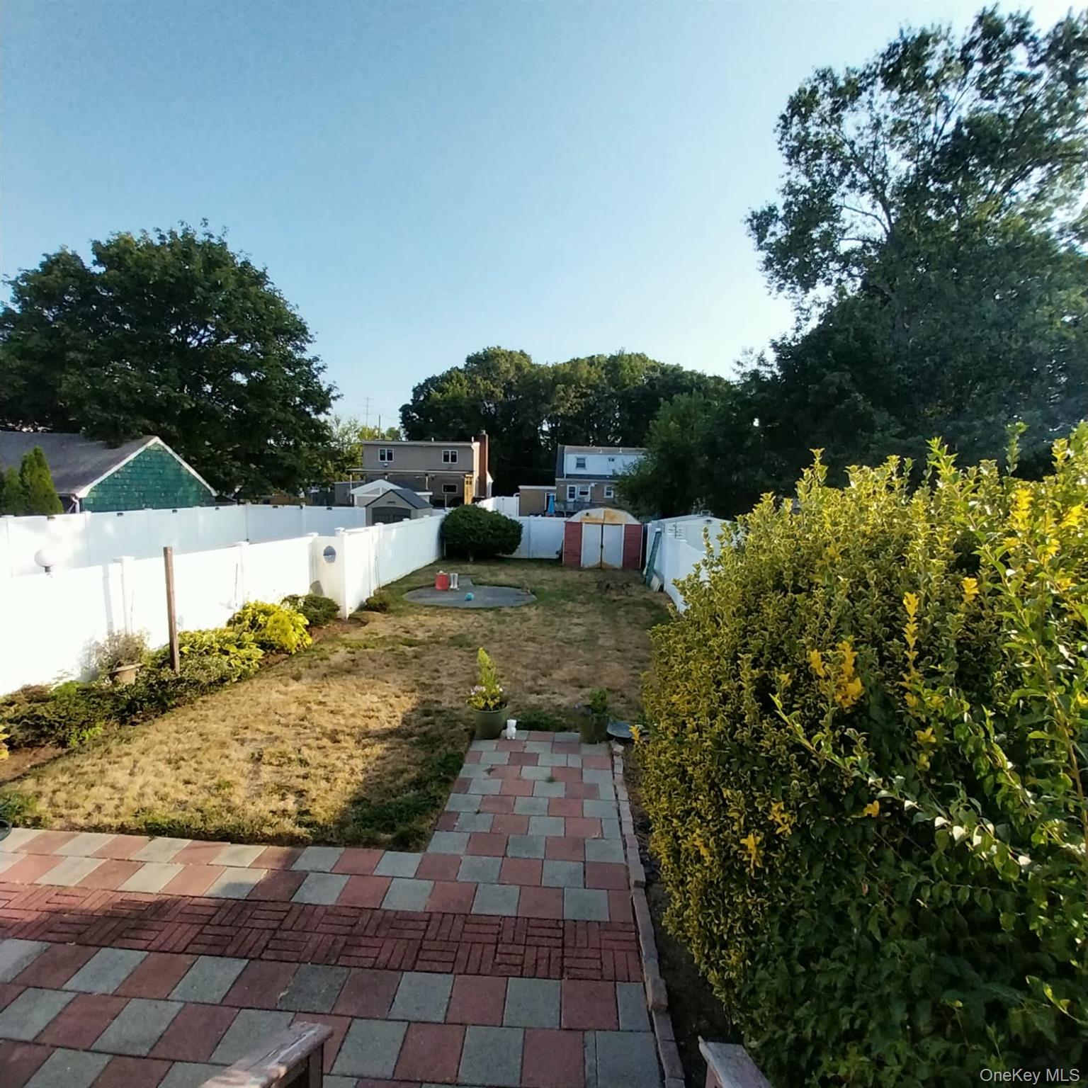 230 E New York Avenue, Valley Stream, NY 11580