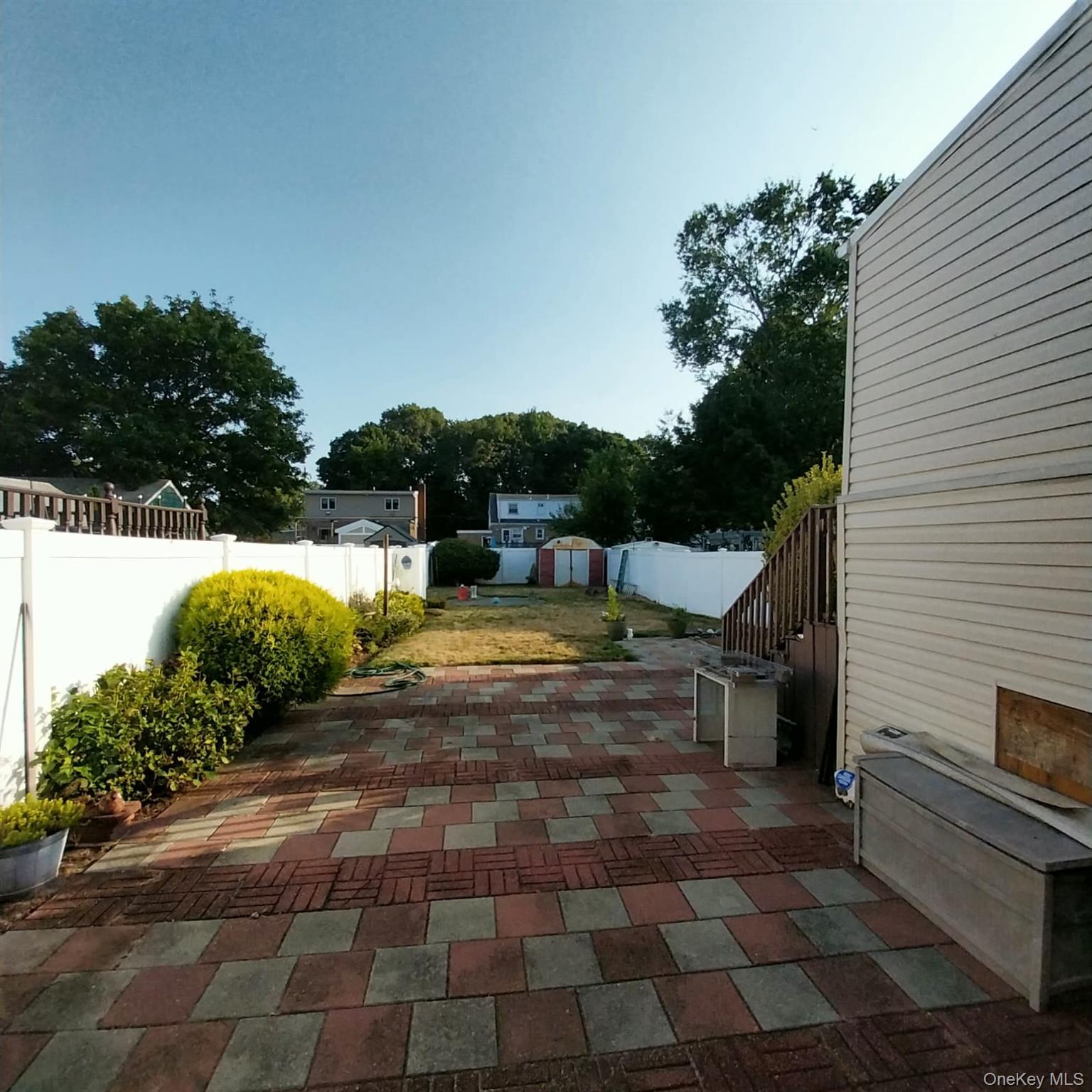 230 E New York Avenue, Valley Stream, NY 11580