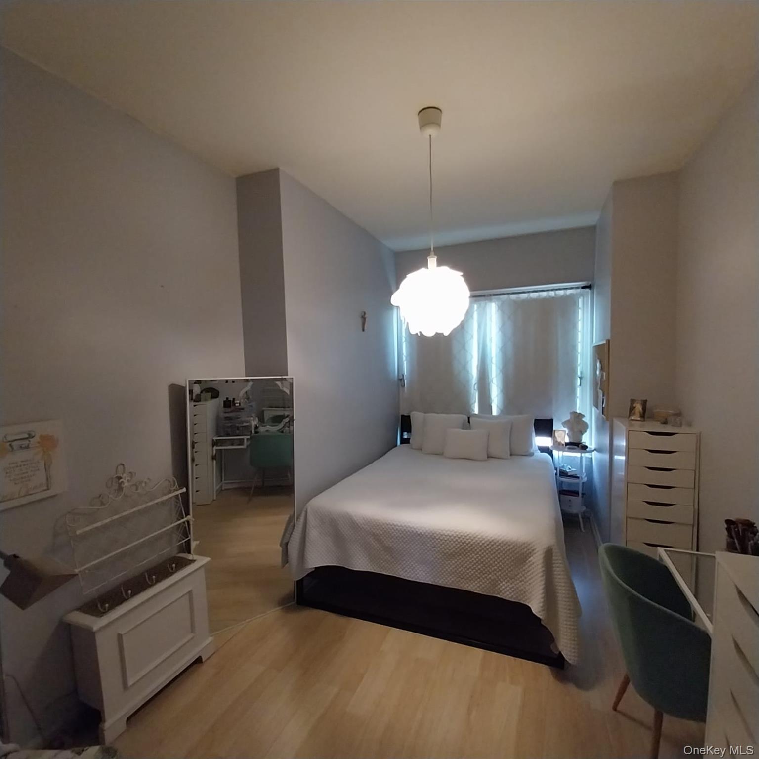 230 E New York Avenue, Valley Stream, NY 11580