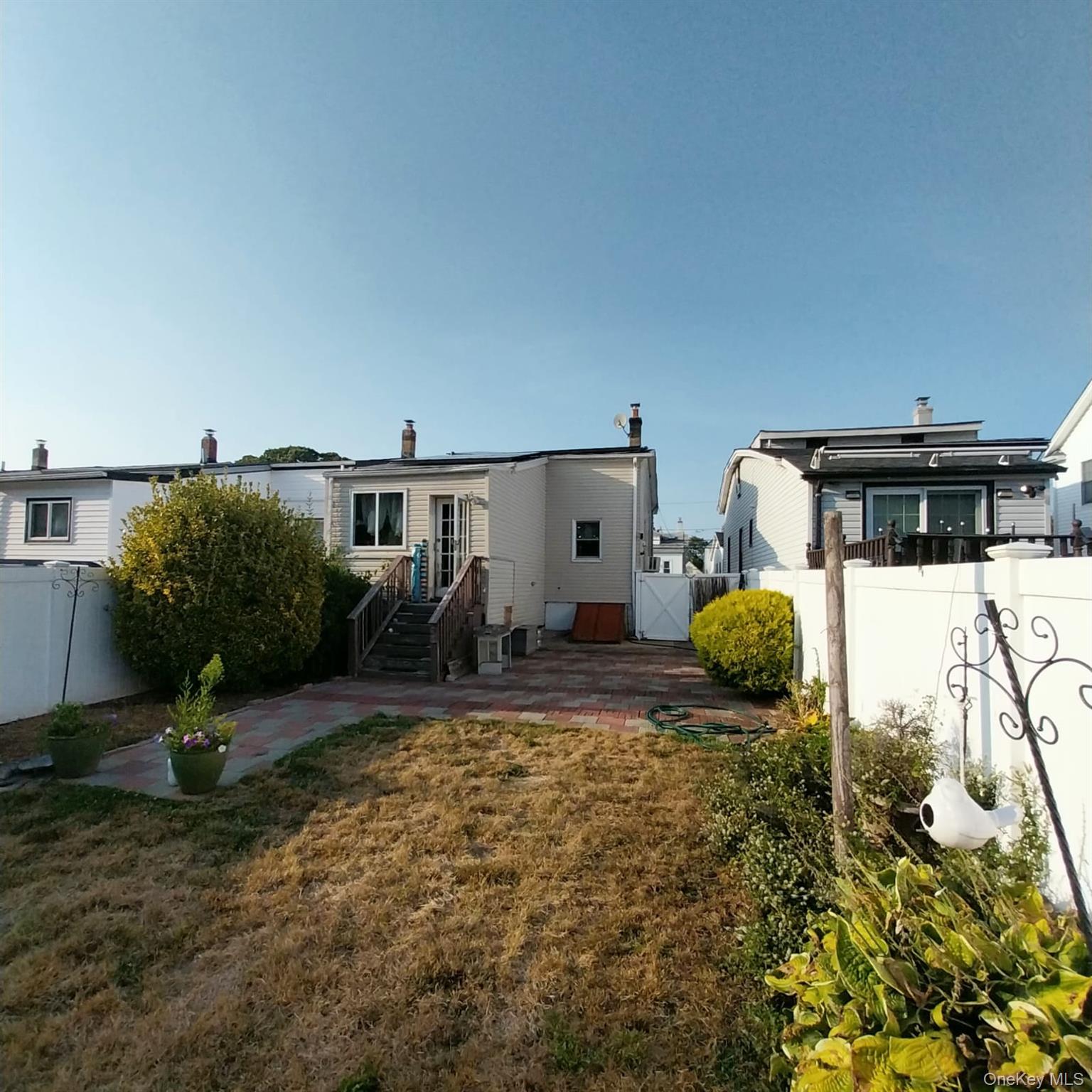 230 E New York Avenue, Valley Stream, NY 11580