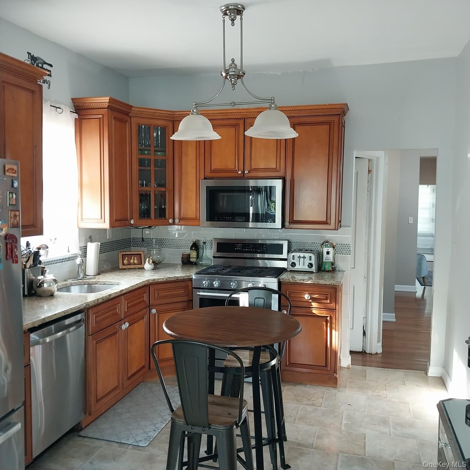 230 E New York Avenue, Valley Stream, NY 11580