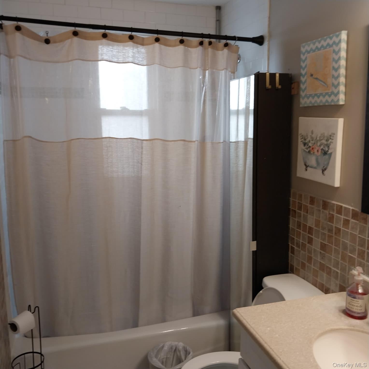 230 E New York Avenue, Valley Stream, NY 11580