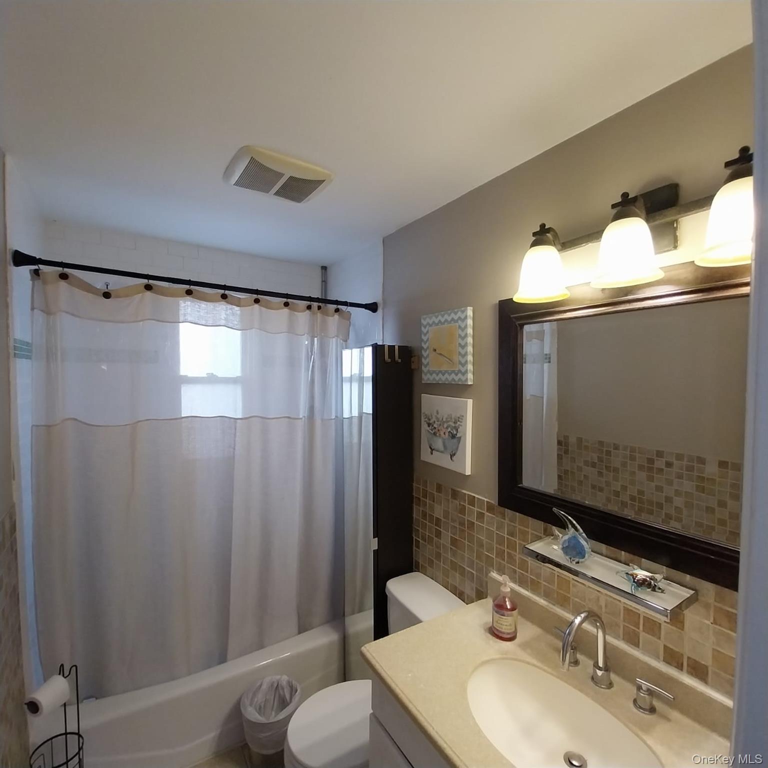 230 E New York Avenue, Valley Stream, NY 11580