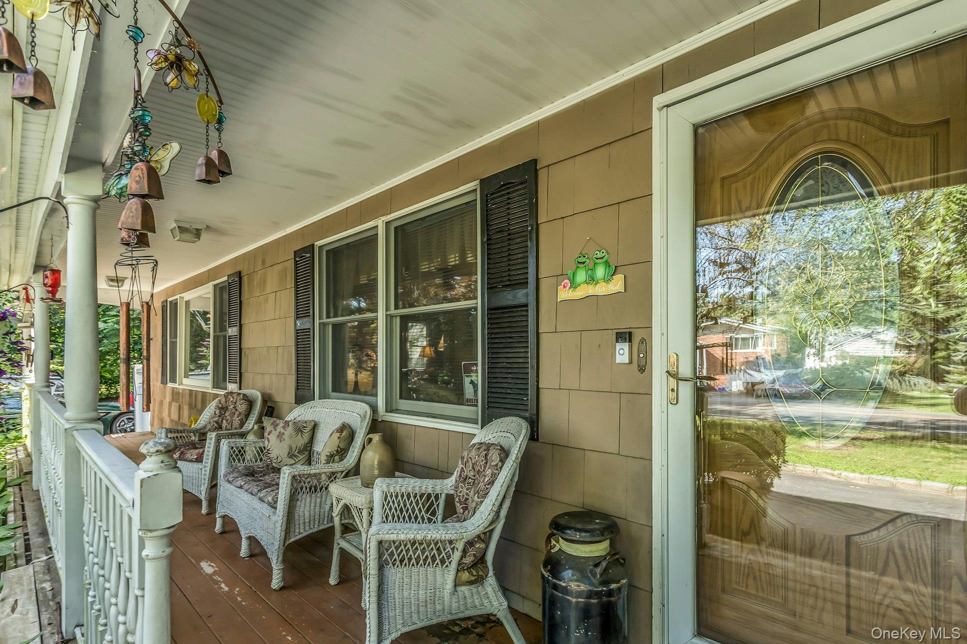 142 Maplewood Road, Huntington Station, NY 11746