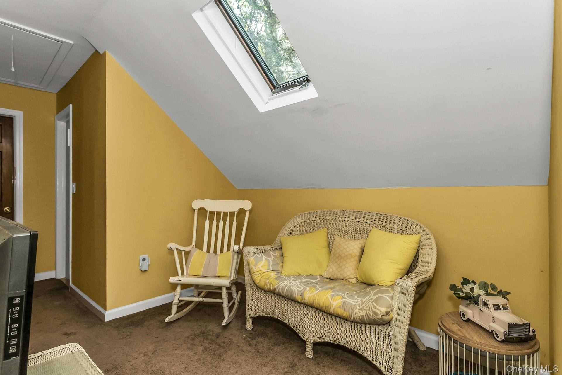 142 Maplewood Road, Huntington Station, NY 11746