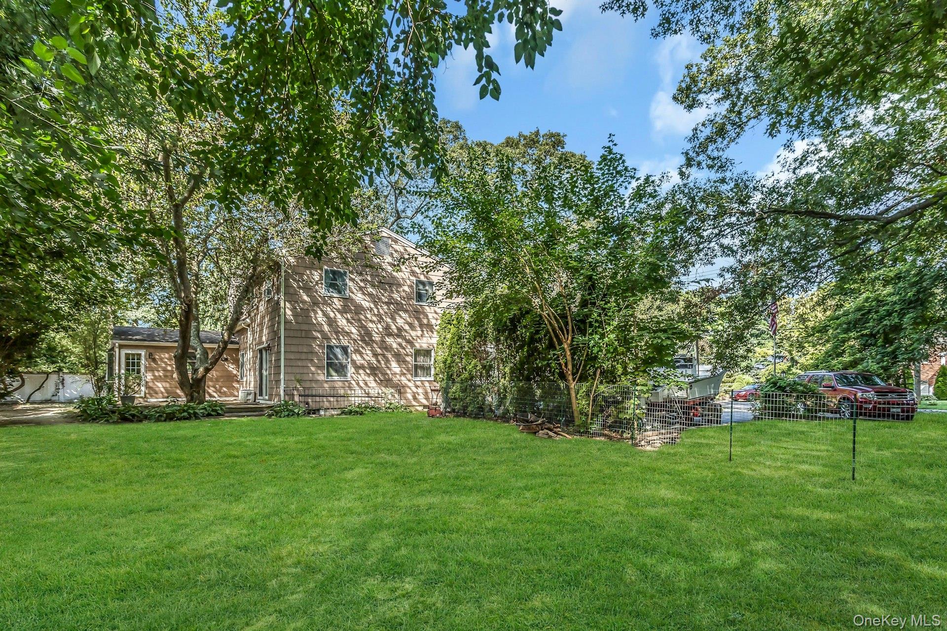 142 Maplewood Road, Huntington Station, NY 11746