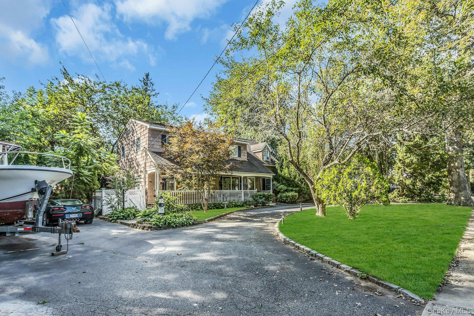 142 Maplewood Road, Huntington Station, NY 11746