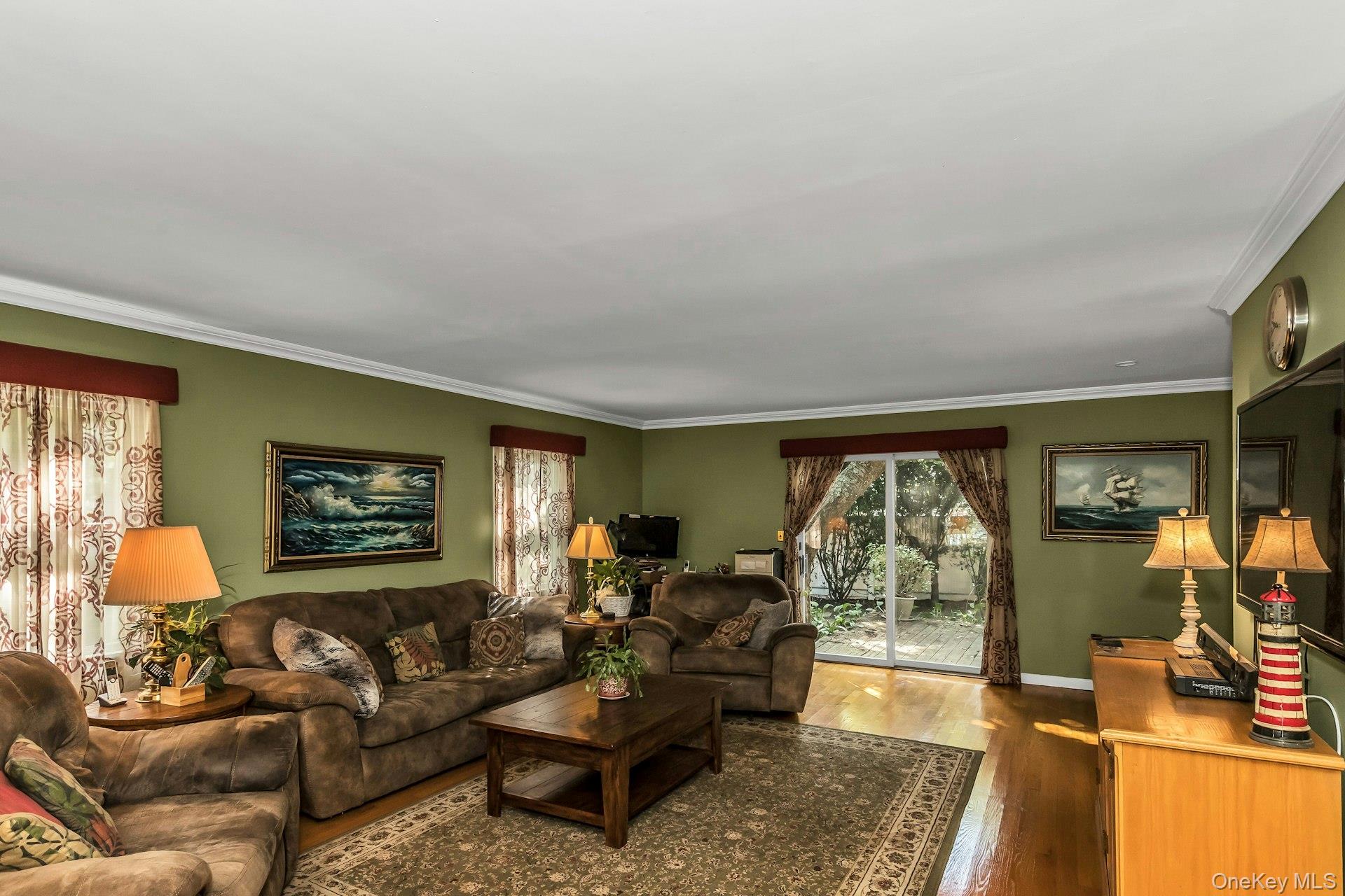 142 Maplewood Road, Huntington Station, NY 11746