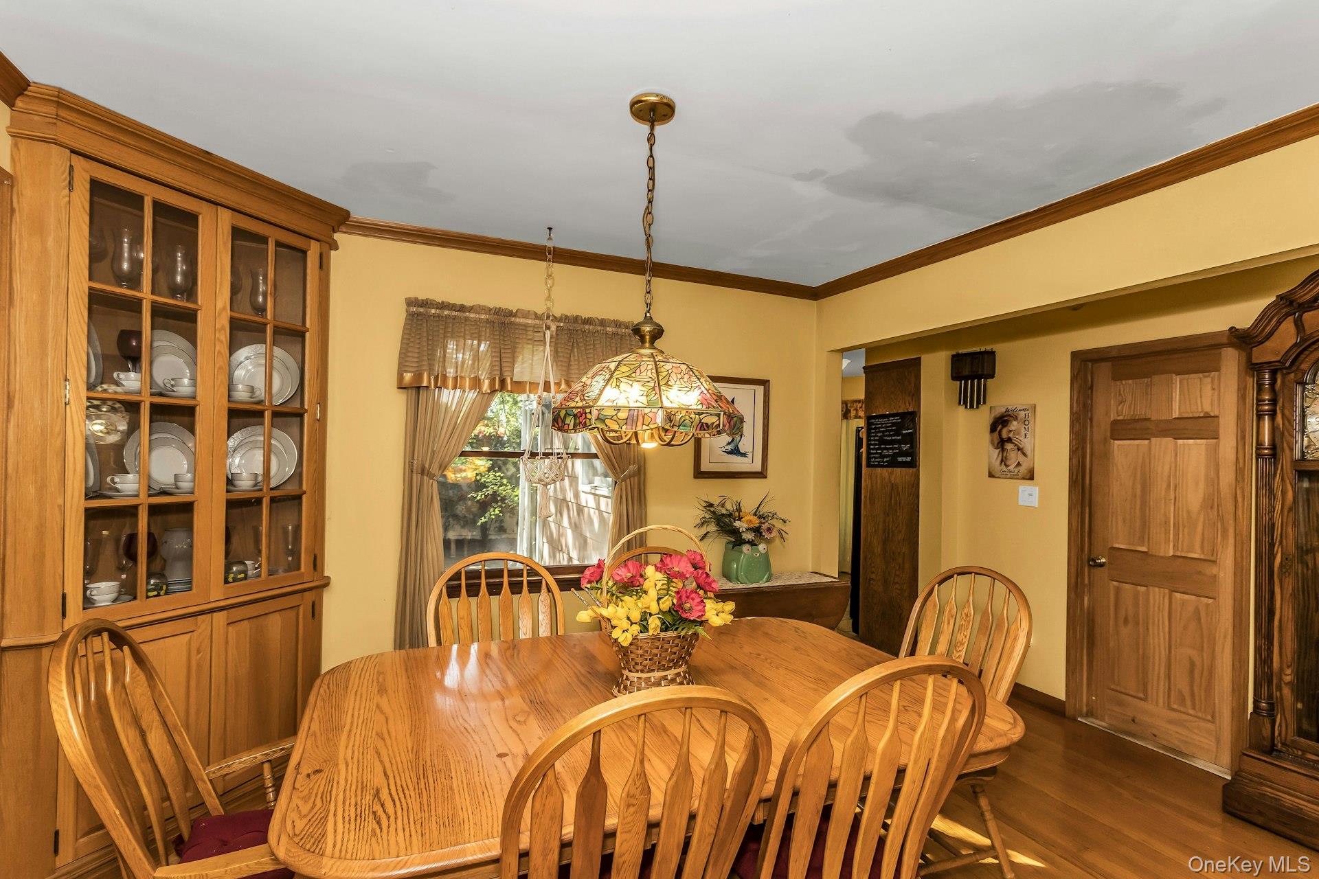 142 Maplewood Road, Huntington Station, NY 11746