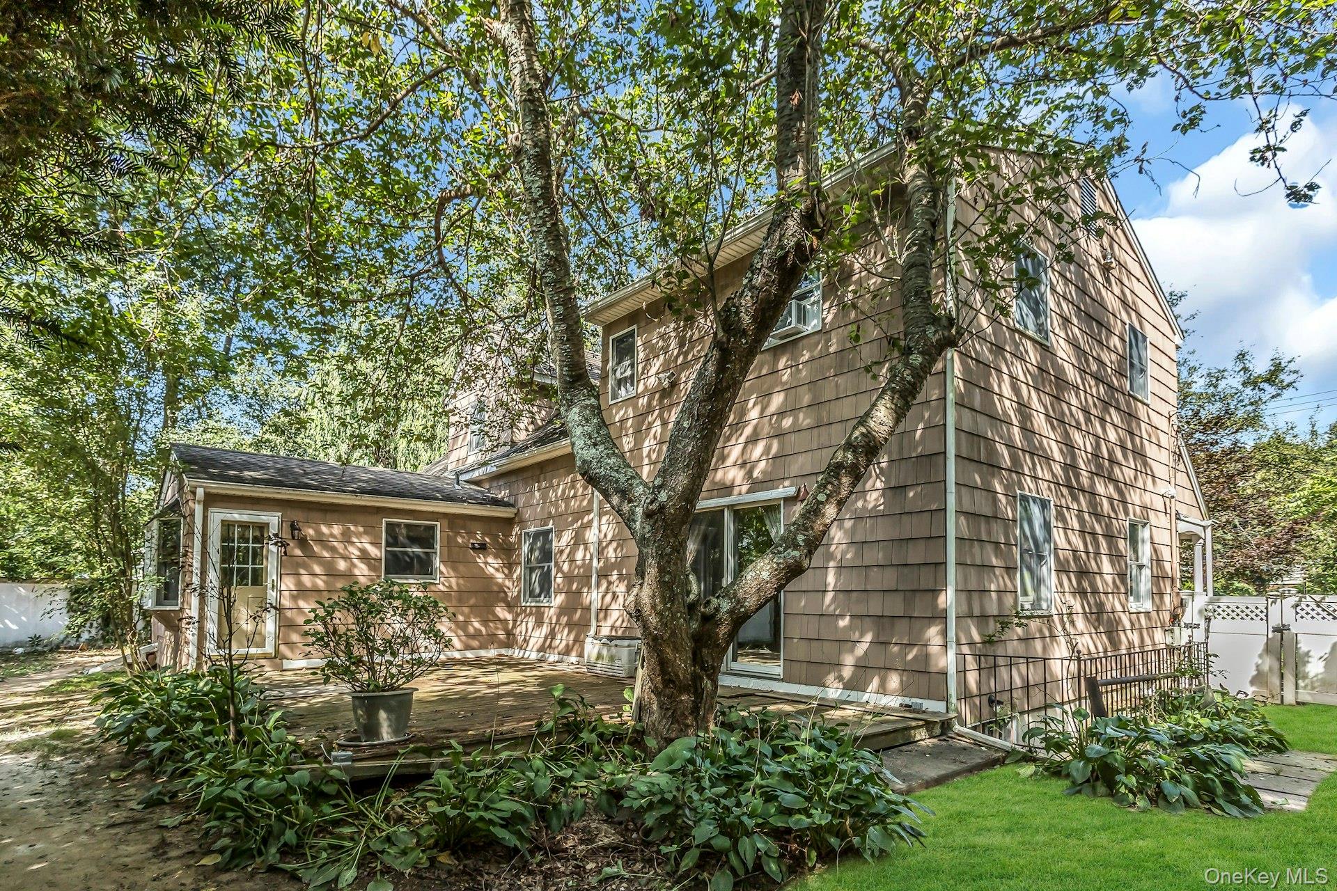 142 Maplewood Road, Huntington Station, NY 11746