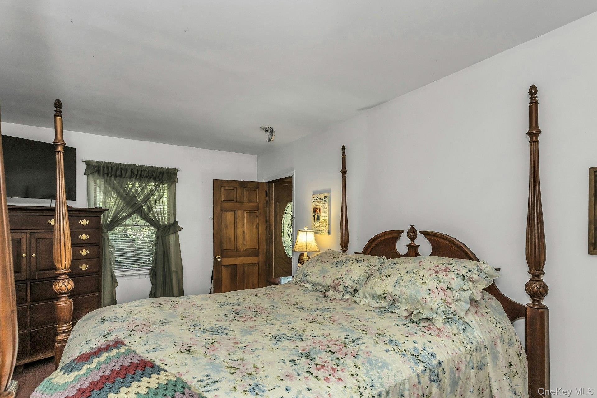 142 Maplewood Road, Huntington Station, NY 11746