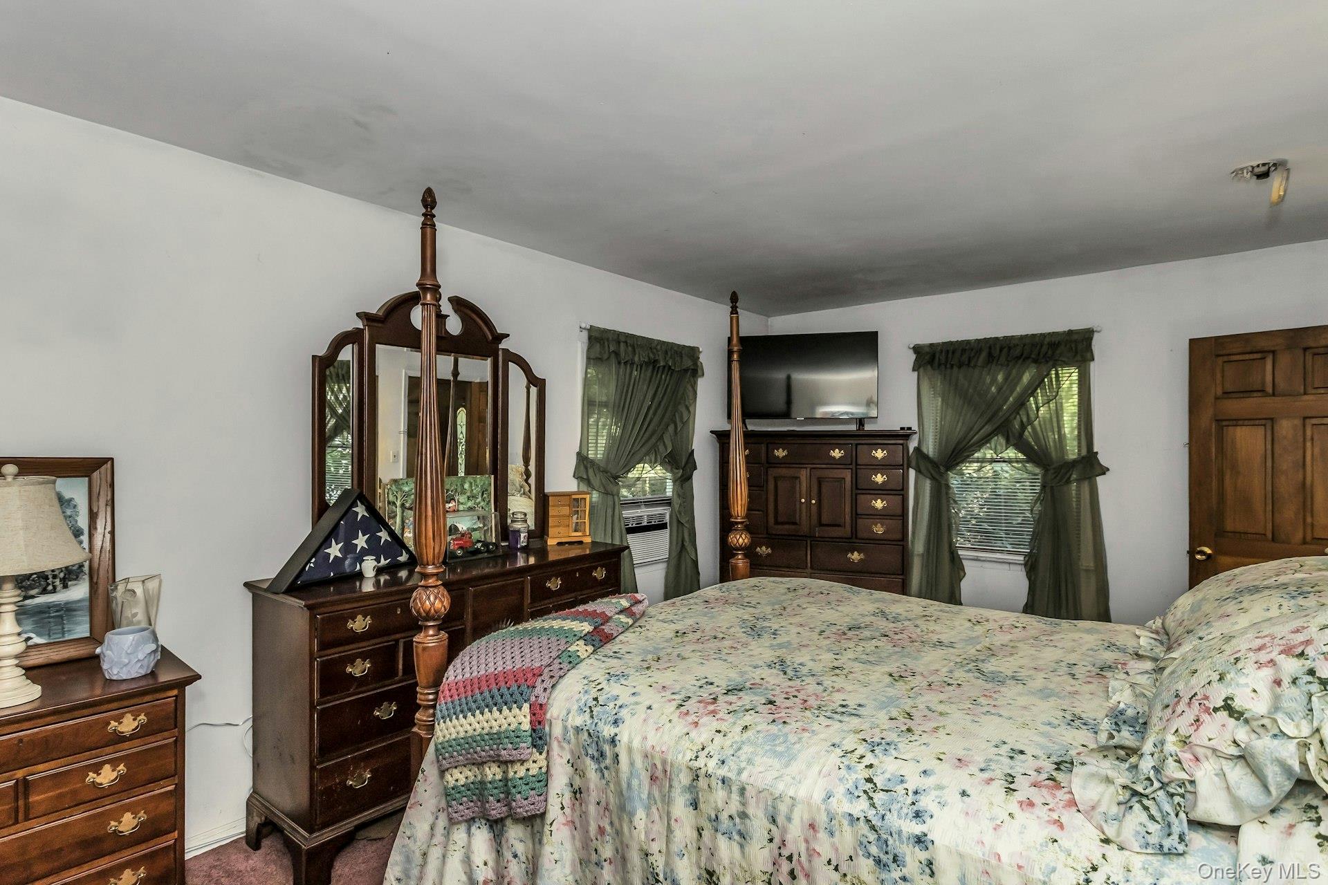 142 Maplewood Road, Huntington Station, NY 11746