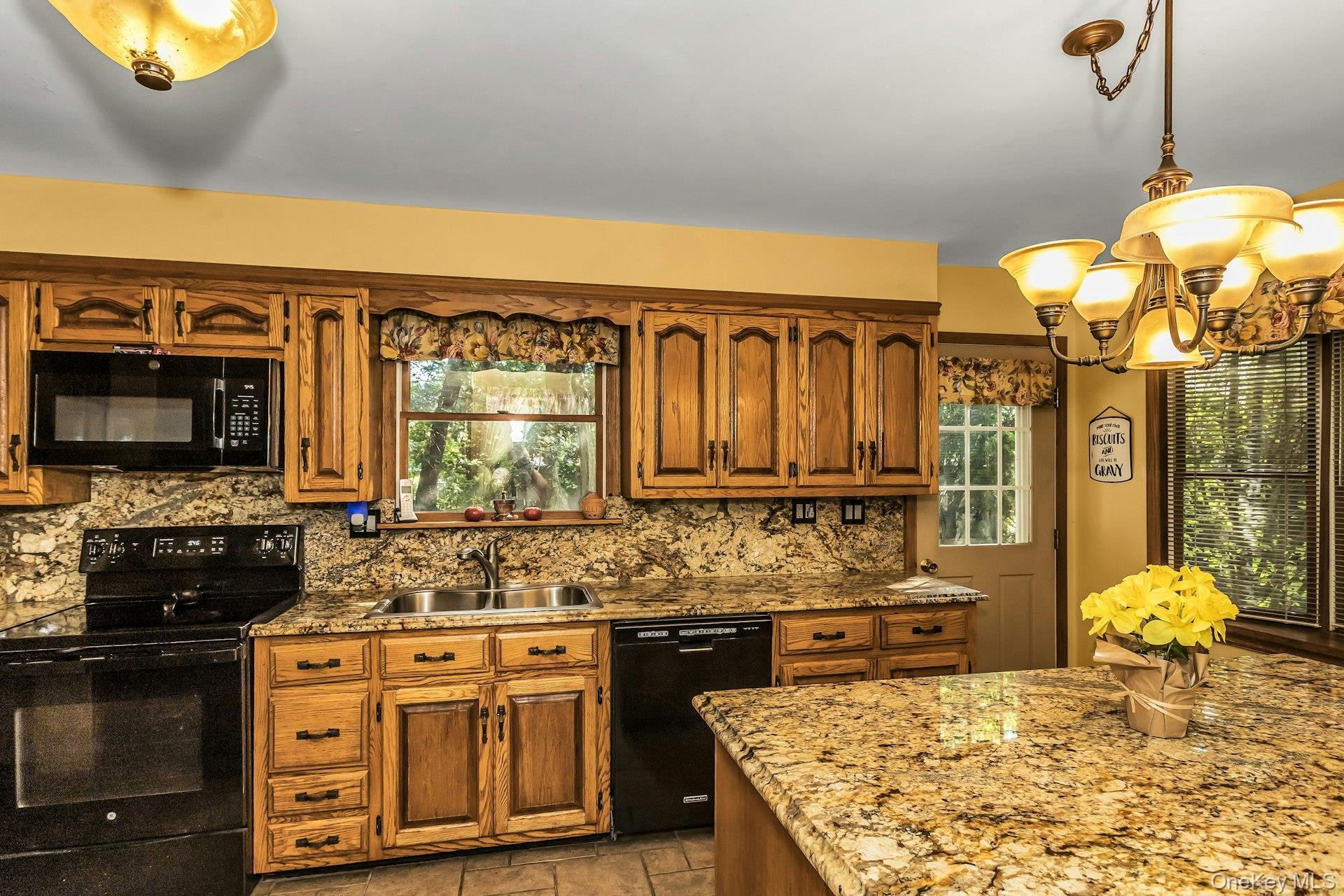 142 Maplewood Road, Huntington Station, NY 11746