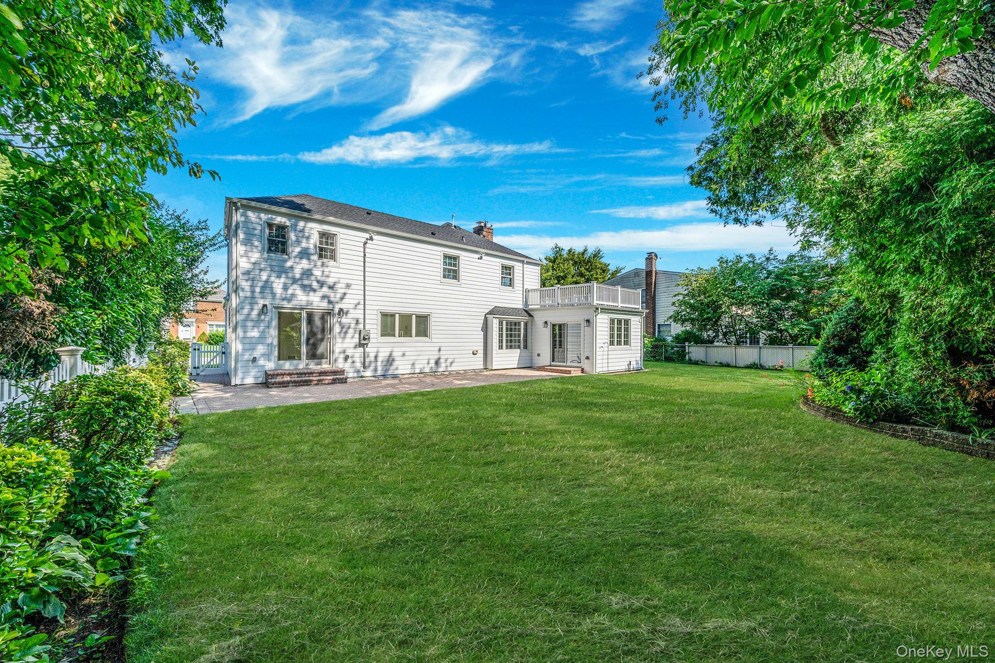 210 Roxbury Road, Garden City, NY 11530