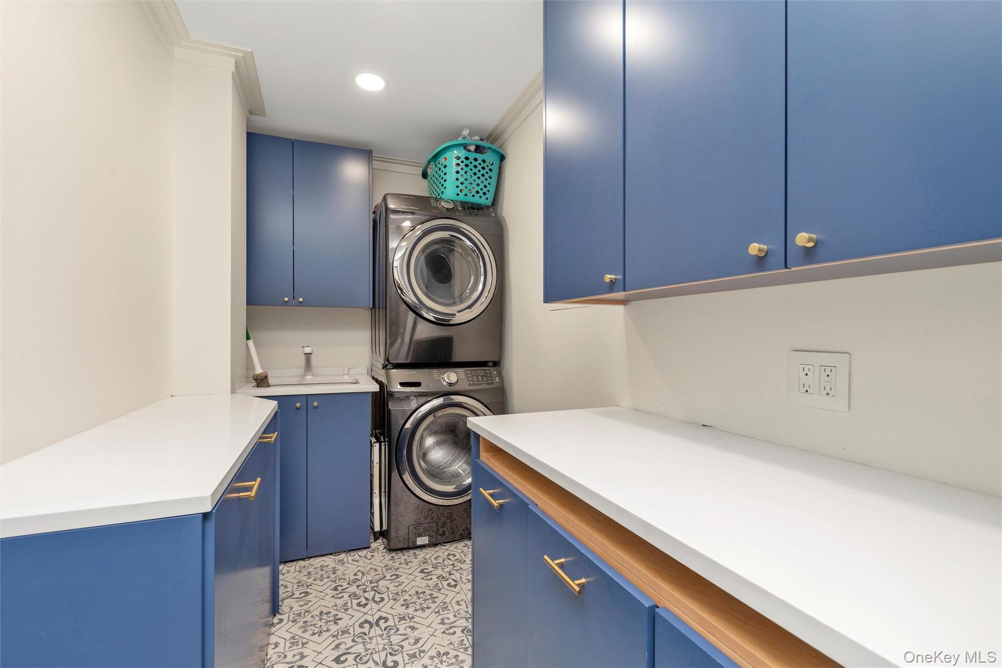 8 Family Lane, Levittown, NY 11756