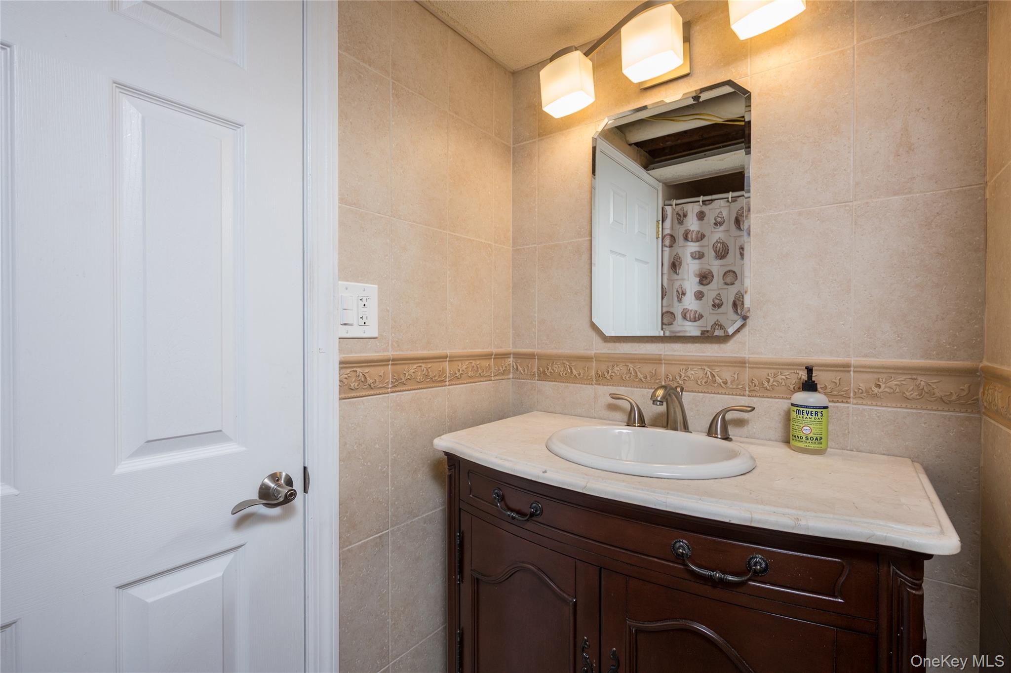 930 W Shelley Road, Bellmore, NY 11710