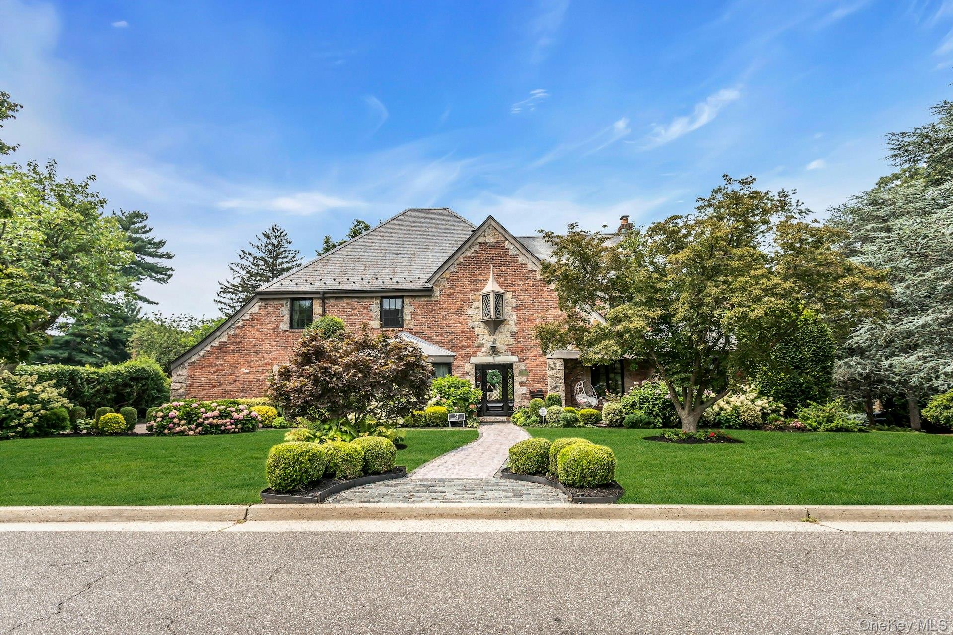 57 Aldershot Lane, Manhasset, NY 11030