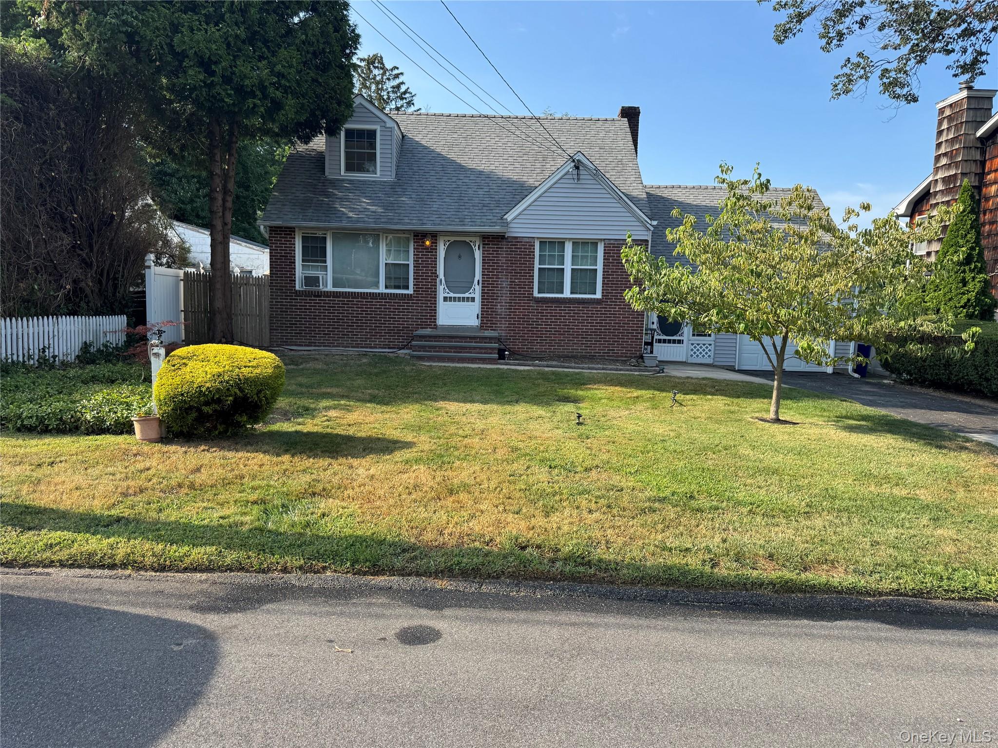 29 Dorchester Street, Huntington Station, NY 11746