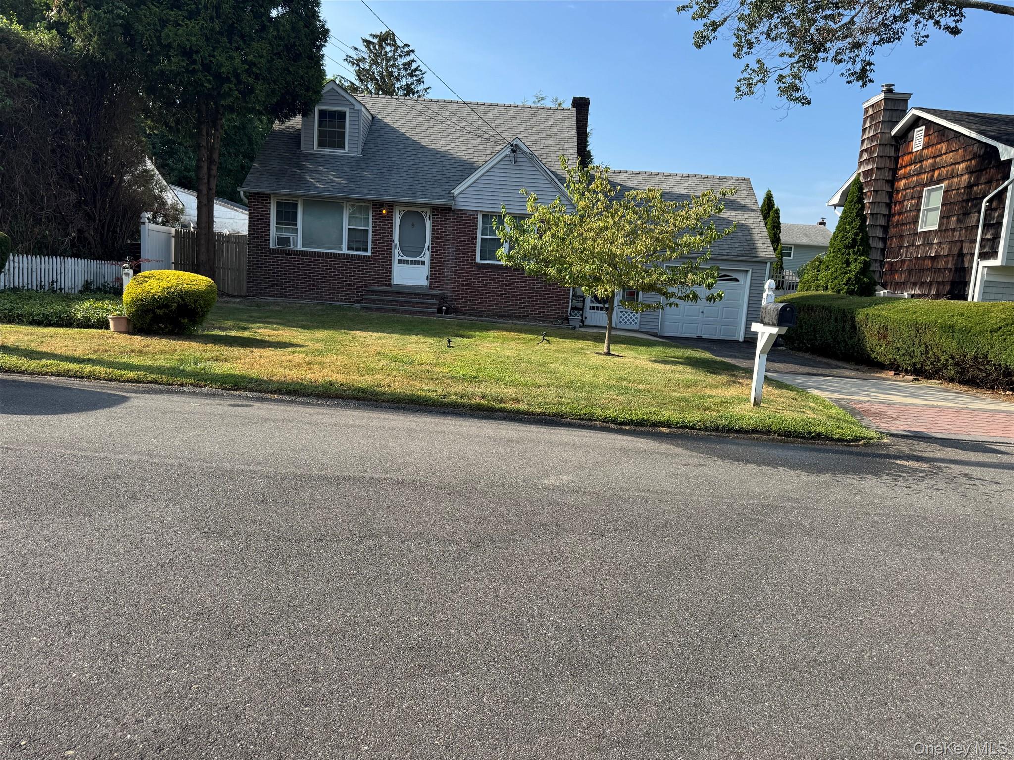 29 Dorchester Street, Huntington Station, NY 11746