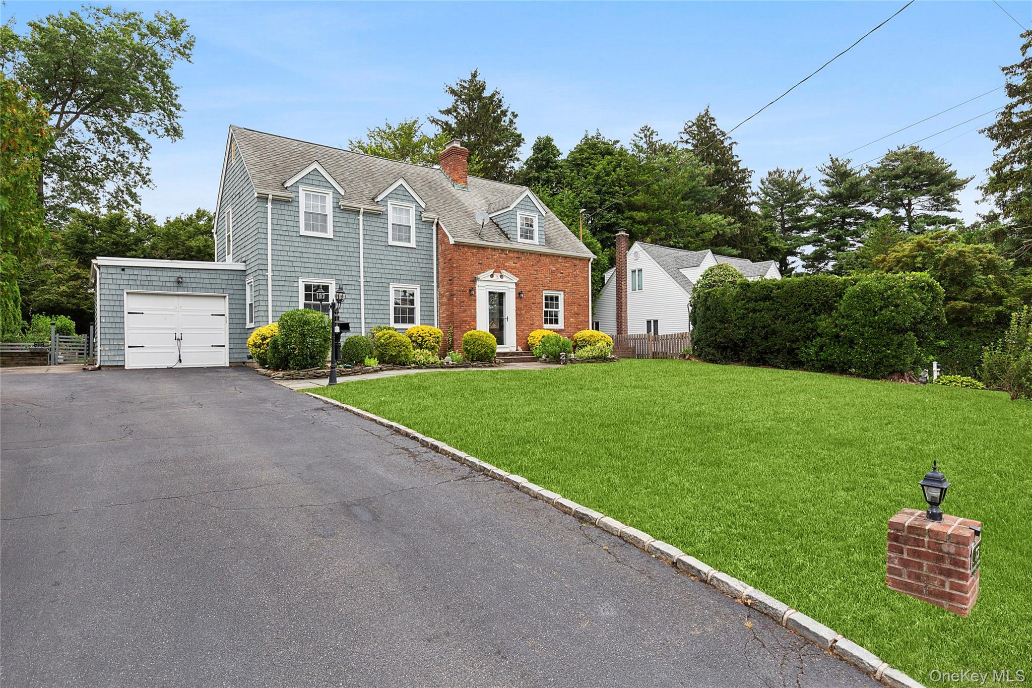 75 George Street, Roslyn Heights, NY 11577