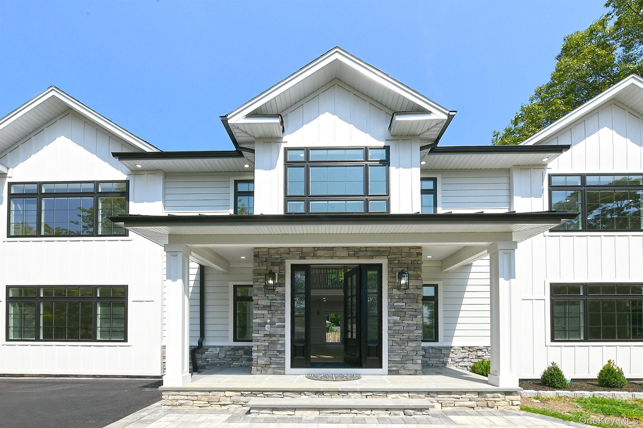 11 Edcris Lane, Huntington, NY 11743