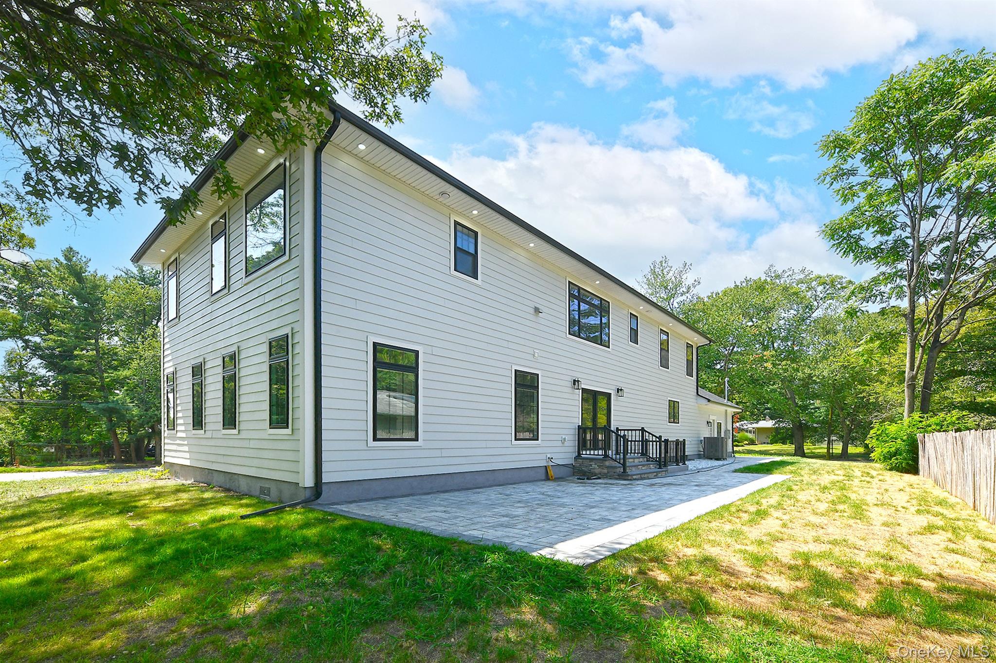 11 Edcris Lane, Huntington, NY 11743