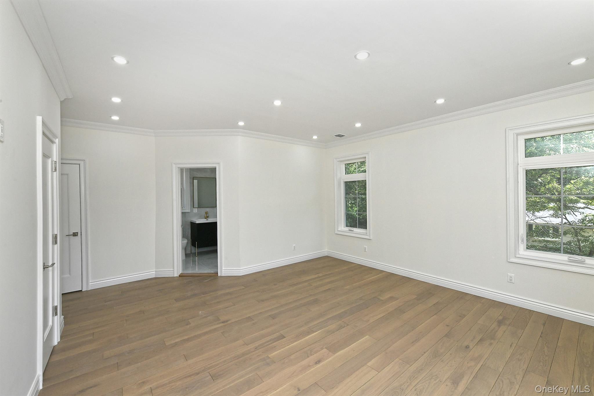 11 Edcris Lane, Huntington, NY 11743