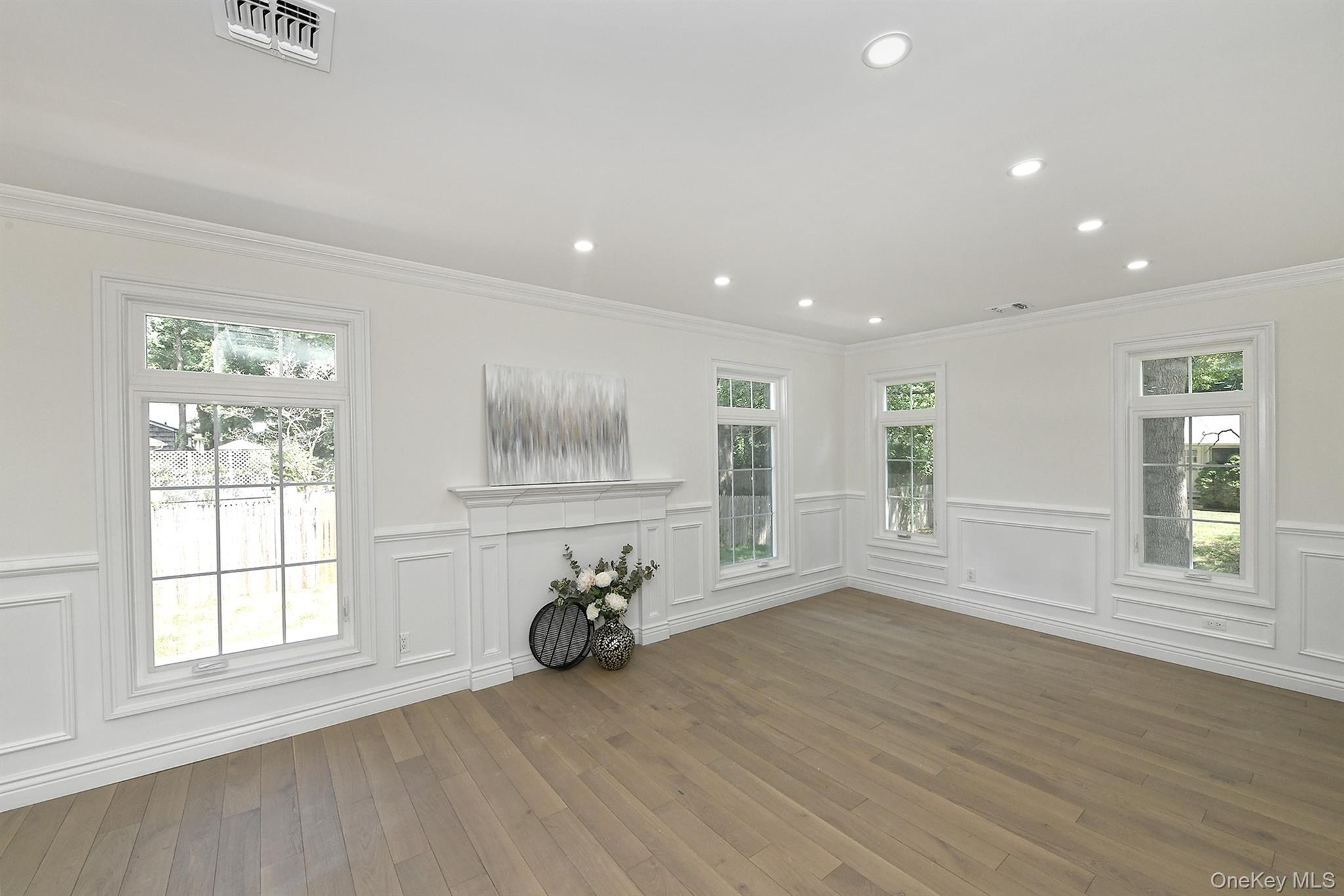 11 Edcris Lane, Huntington, NY 11743