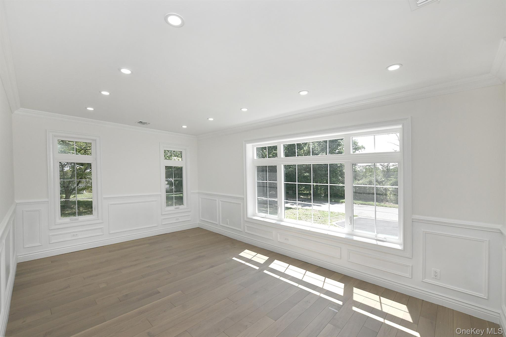 11 Edcris Lane, Huntington, NY 11743