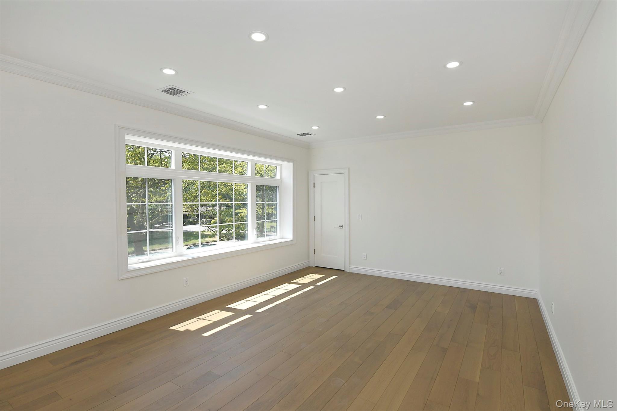 11 Edcris Lane, Huntington, NY 11743