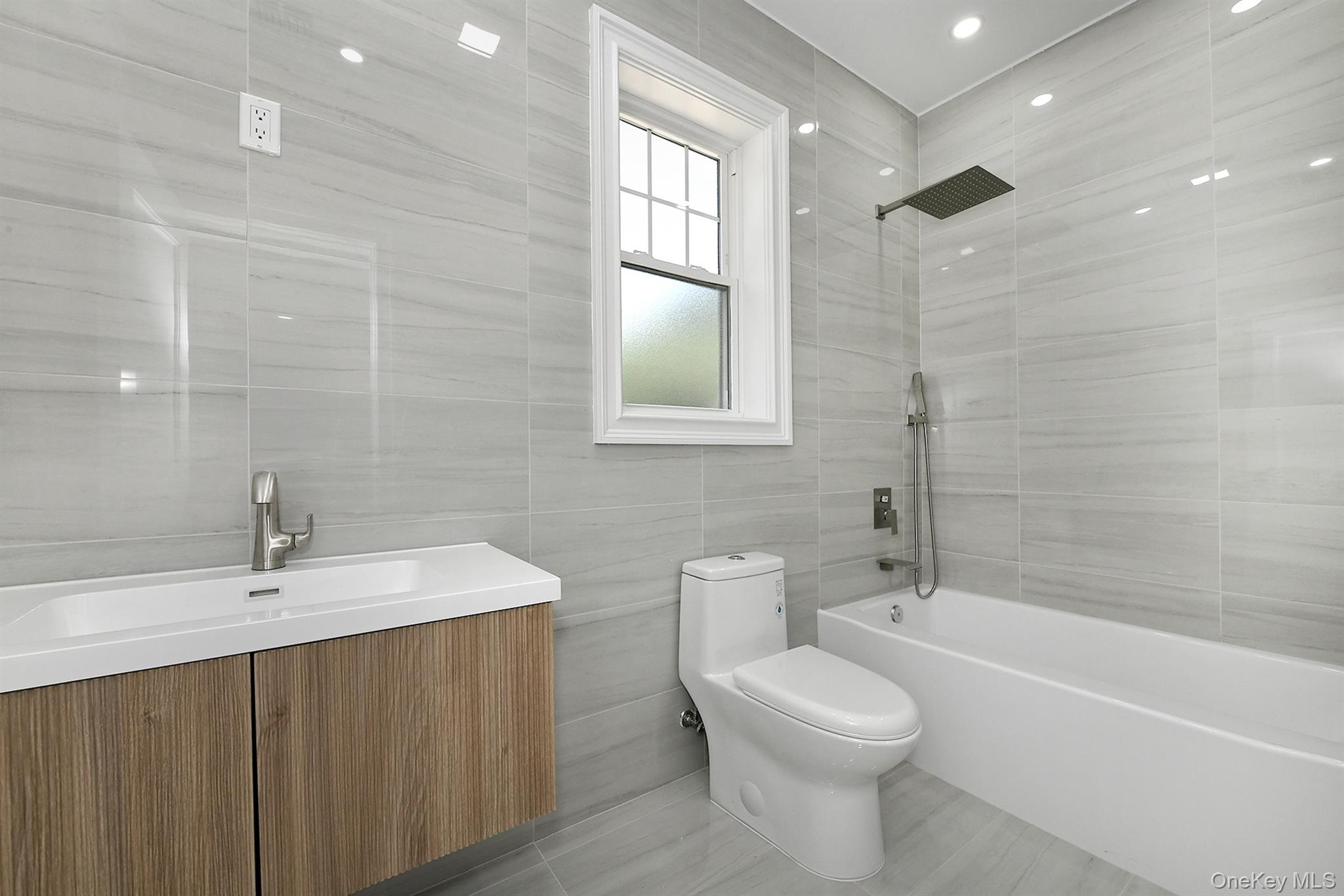 11 Edcris Lane, Huntington, NY 11743