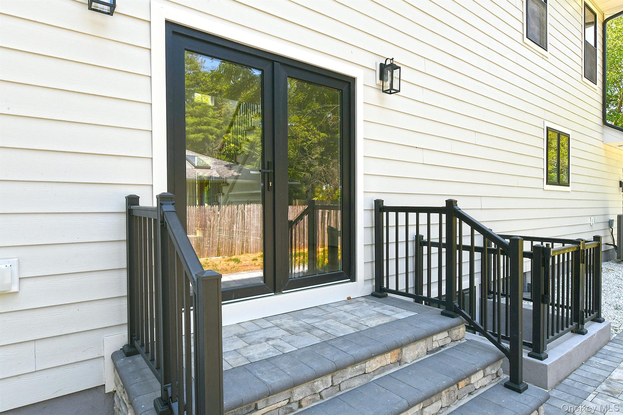 11 Edcris Lane, Huntington, NY 11743