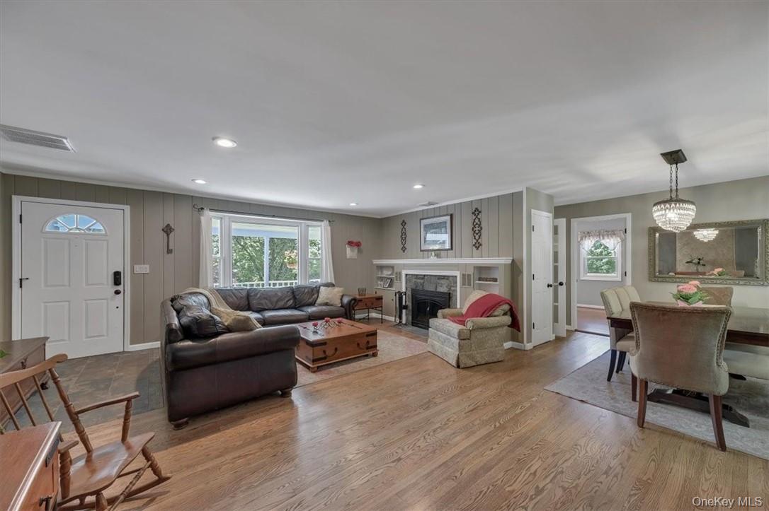 13 Split Rock Road, Mahopac, NY 10541