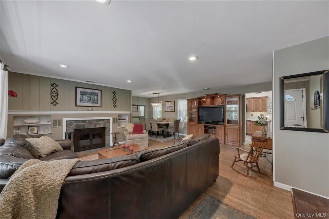 13 Split Rock Road, Mahopac, NY 10541