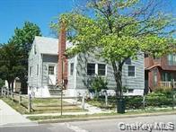 37 Edgewood, Port Washington, NY 11050