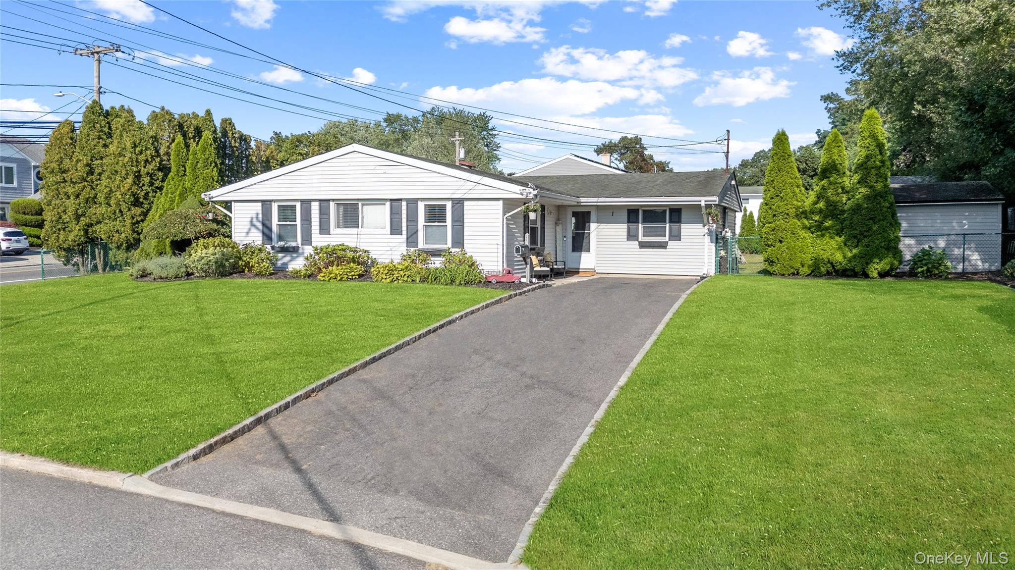 1 Debbie Lane, Patchogue, NY 11772