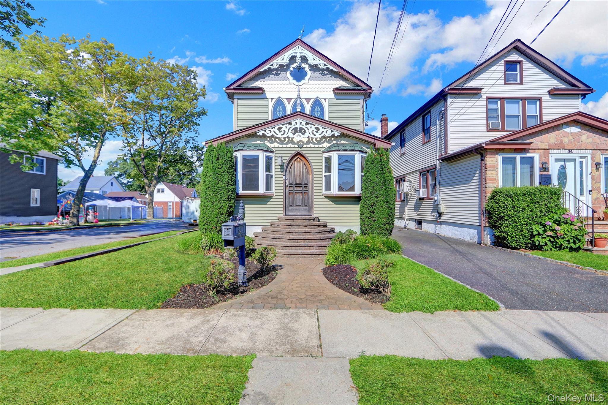 89 Rolling Street, Lynbrook, NY 11563