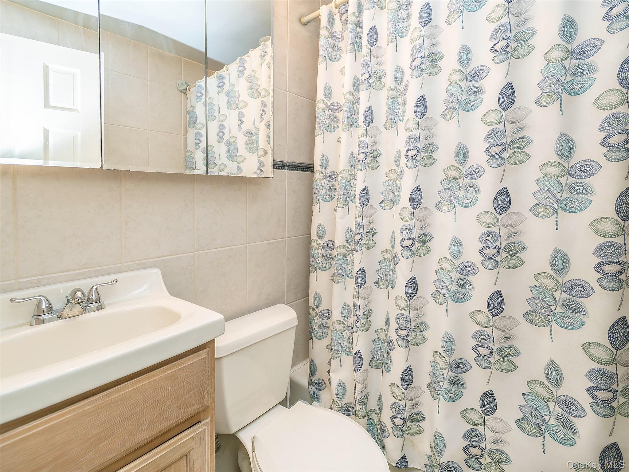 114 Dorset Avenue, Albertson, NY 11507