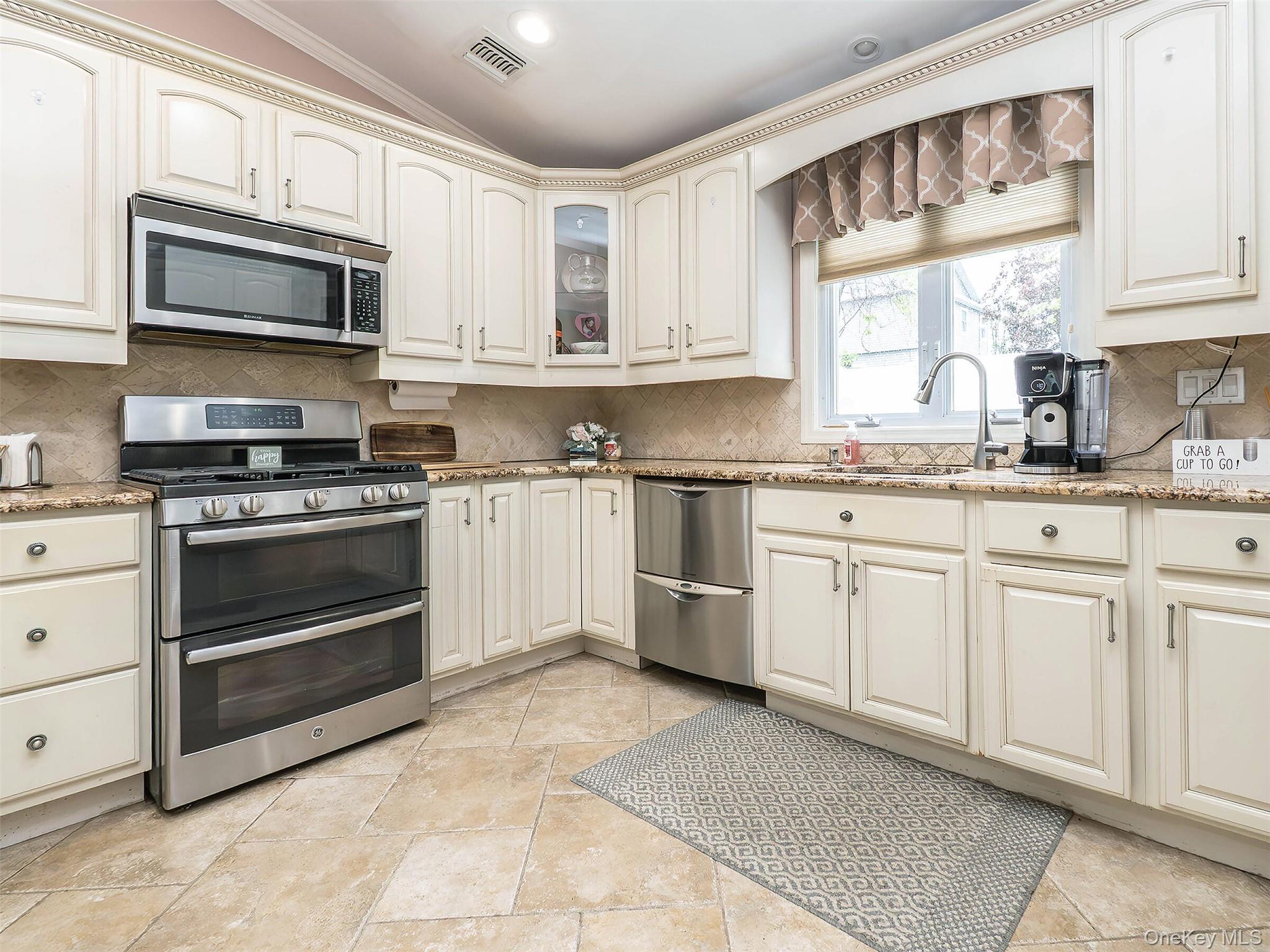 114 Dorset Avenue, Albertson, NY 11507