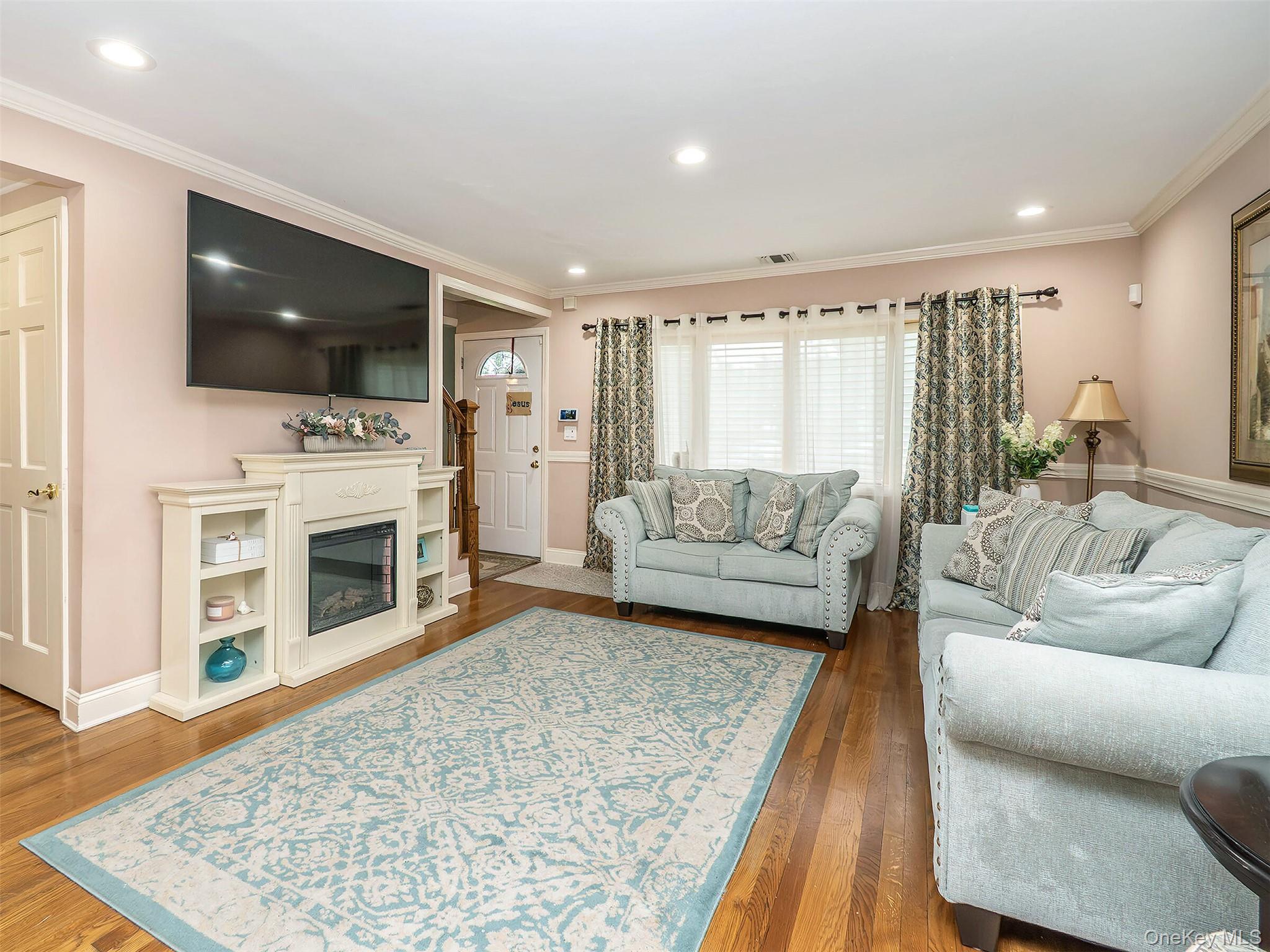 114 Dorset Avenue, Albertson, NY 11507