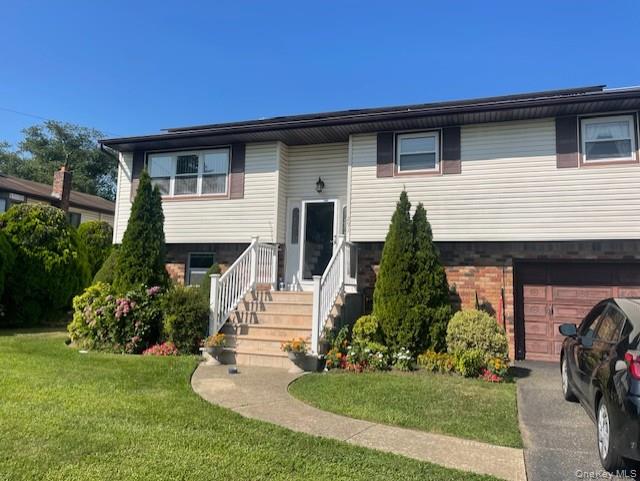 291 N 6th Street, Lindenhurst, NY 11757